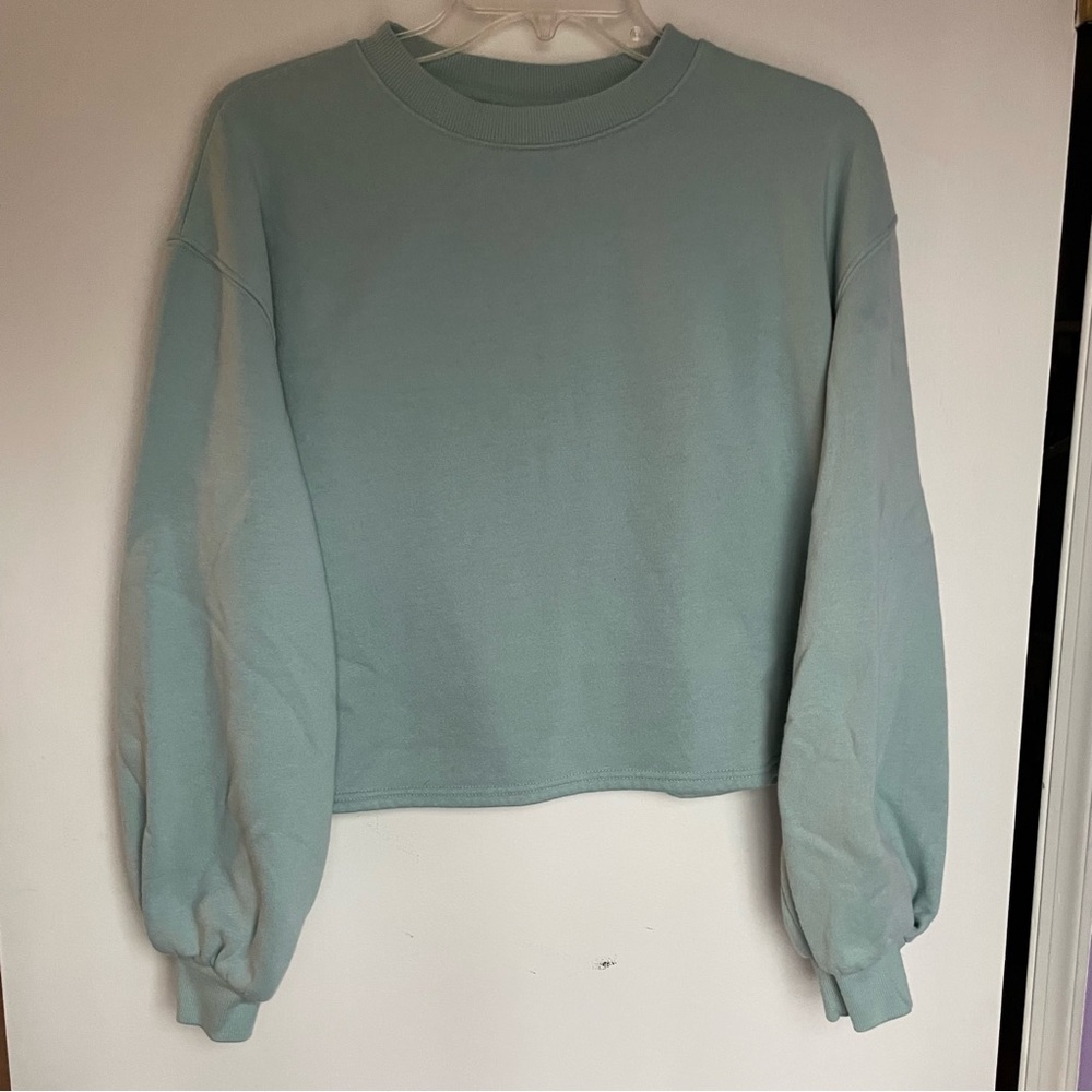 Universal Thread- Women’s Light Teal Crewneck Size M